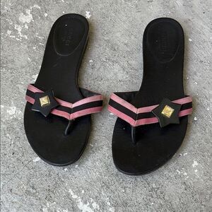 Gucci thong leather sandals